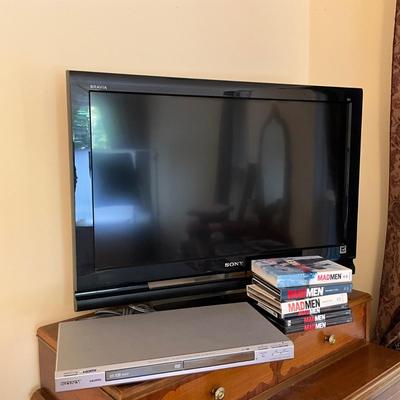 577 Sony Bravia 32" Television with Sony DVD Player and 6 Seasons of MADMEN Cds