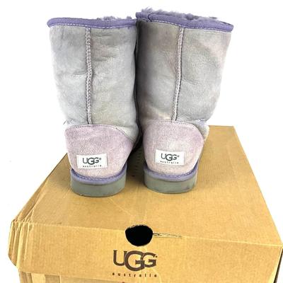581 Ladies Lilac Classic Short UGG Boots Size 8