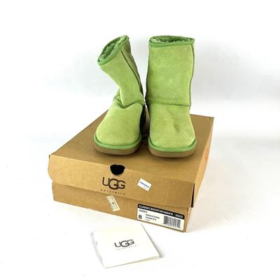 582 Ladies Classic Short UGG Boots size 8