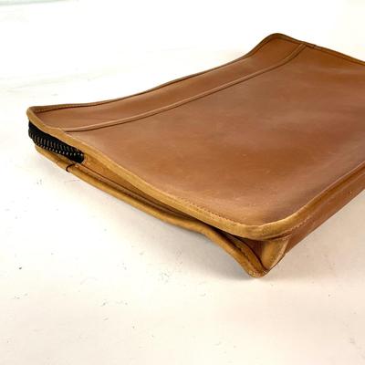 628 COACH Leather Zip Portfolio Bag/ Laptop