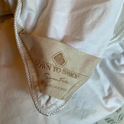 641 Like New Full / Queen Down to Basics White Goose Down Feather Comforter