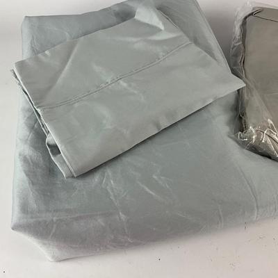 642 Lot of Restoration Hardware King Duvet, and Sheet Set