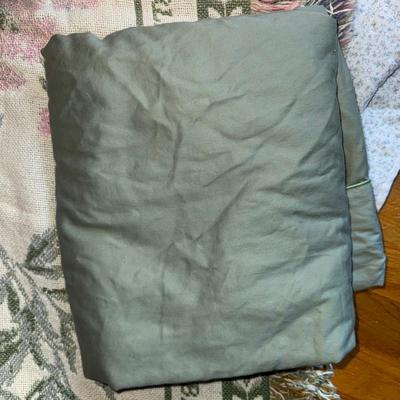 644 Lot of Twin Duvet, Sheets and throw Blanket Lot
