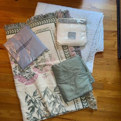 644 Lot of Twin Duvet, Sheets and throw Blanket Lot