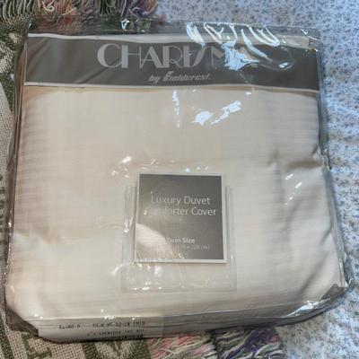 644 Lot of Twin Duvet, Sheets and throw Blanket Lot