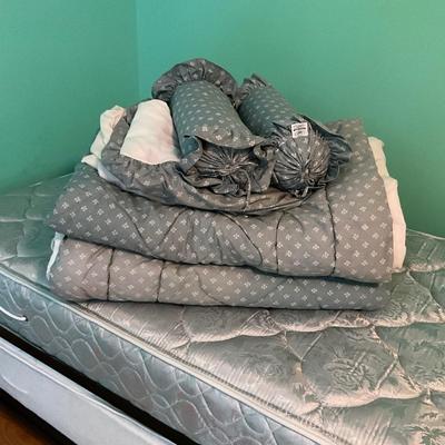 646 Twin Bed with Trundle and Vintage Laura Ashley Comforter Set
