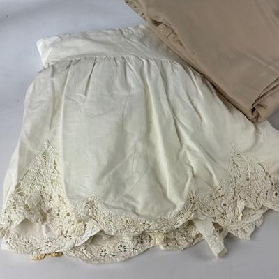 648 Two King Duvet Covers and Battenburg Lace Bed Skirt