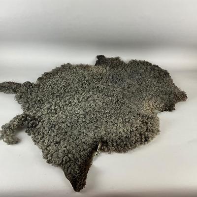 650 Curly Lambs Wool Throw Rug Pelt