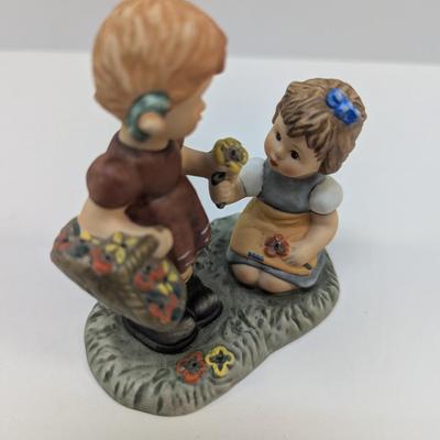 1999 Berta Goebel "Blossoms Of Friendship" Figure