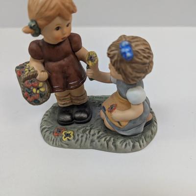 1999 Berta Goebel "Blossoms Of Friendship" Figure