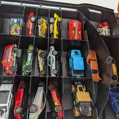 Rolling Hot Wheels Car Case Full Of Vintage Cars Choice 2