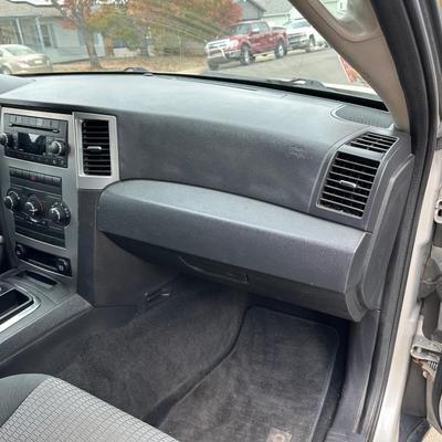 2009 JEEP GRAND CHEROKEE 4x4. “”MUST SEE”