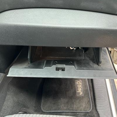 2009 JEEP GRAND CHEROKEE 4x4. “”MUST SEE”