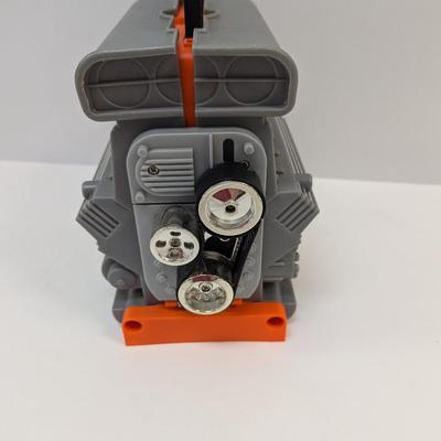 Mattel Hot Wheels Sto-N-Go V8 Engine Motor Storage Case With Vintage Cars