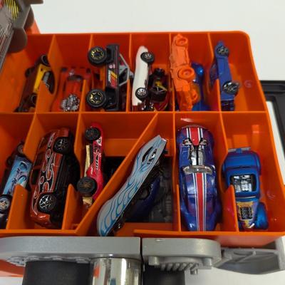 Mattel Hot Wheels Sto-N-Go V8 Engine Motor Storage Case With Vintage Cars