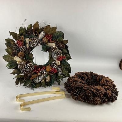 692 Winter and Pinecone Door Wreath