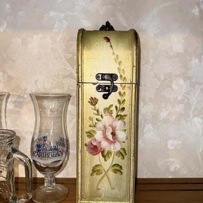 VARIETY OF BARWARE
