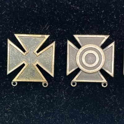 Lot of 4 U.S. Army Marksman Qualification and Sharpshooter Qualification Badges