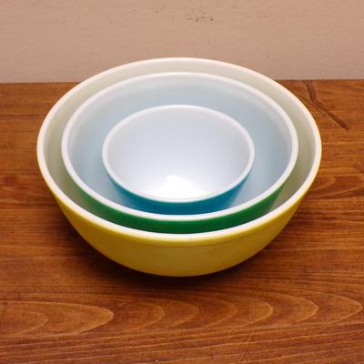 Pyrex Bowl Set