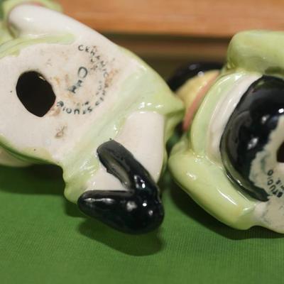 CERAMIC ARTS STUDIO 1942- 1956 FIGURINES- THE KISSING COUPLE W/ WOOD BENCH