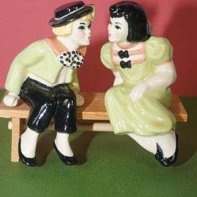 CERAMIC ARTS STUDIO 1942- 1956 FIGURINES- THE KISSING COUPLE W/ WOOD BENCH