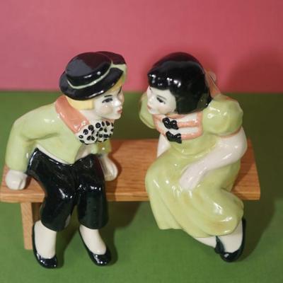 CERAMIC ARTS STUDIO 1942- 1956 FIGURINES- THE KISSING COUPLE W/ WOOD BENCH