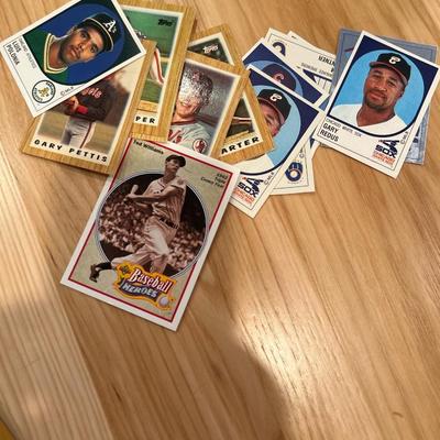 Vintage stickers, puzzle pieces & baseball cards