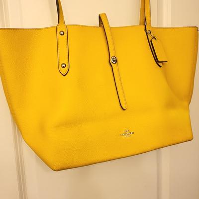 Pebbled Yellow Leather COACH Tote (Read)
