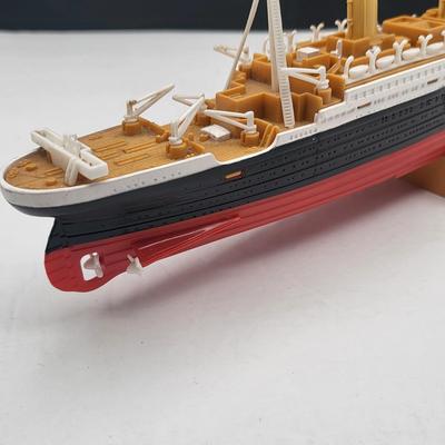 Rare R.M.S. Titanic Breakaway Ship Model 16"