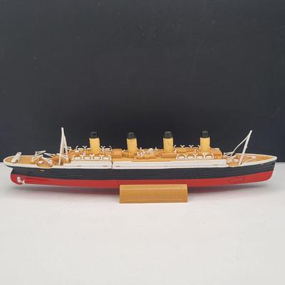 Rare R.M.S. Titanic Breakaway Ship Model 16"