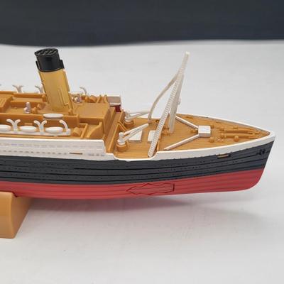 Rare R.M.S. Titanic Breakaway Ship Model 16"