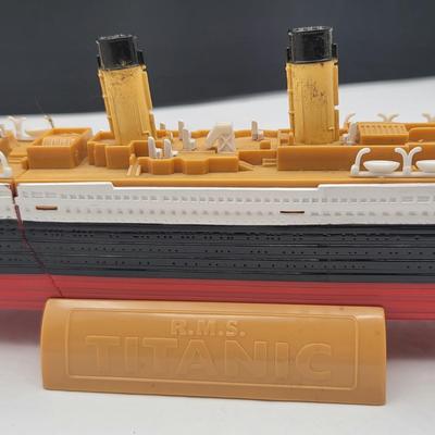 Rare R.M.S. Titanic Breakaway Ship Model 16"