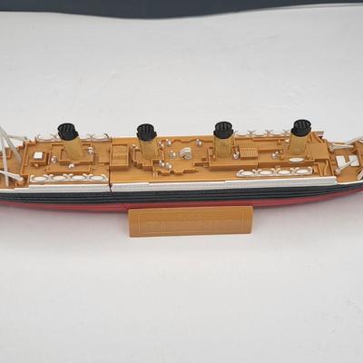 Rare R.M.S. Titanic Breakaway Ship Model 16"