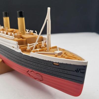 Rare R.M.S. Titanic Breakaway Ship Model 16"