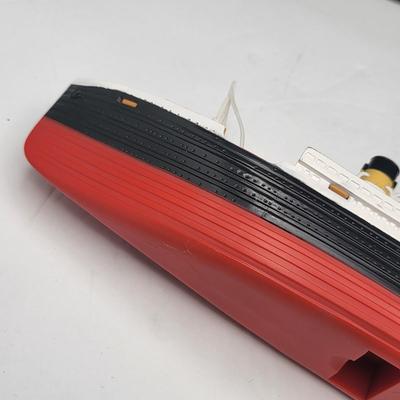 Rare R.M.S. Titanic Breakaway Ship Model 16"