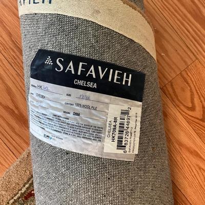 009 Large Round Safavieh 8' Wool Rug
