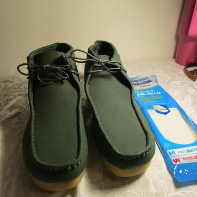 Chukka Boots men's size 14, green, and 1 pkg Dr. Scholl's insoles