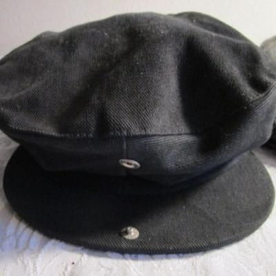 Black No Fear hat estimate size 7-1/8; Gray Herringbone newsboy hat size 7-1/4-7-3/8, Pendleton Green/Navy plaid newsboy hat estimate...