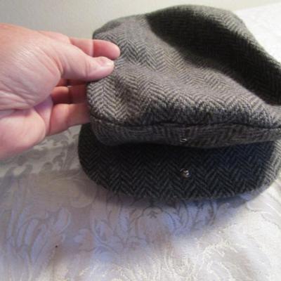 Black No Fear hat estimate size 7-1/8; Gray Herringbone newsboy hat size 7-1/4-7-3/8, Pendleton Green/Navy plaid newsboy hat estimate...