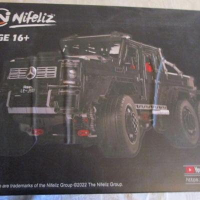 Nifeliz Black Pickup G63 scale 1:8 (Lego style bricks) detailed V8 engine