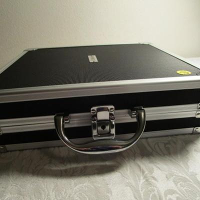 Vaultz CD/DVD case, black & chrome, no key