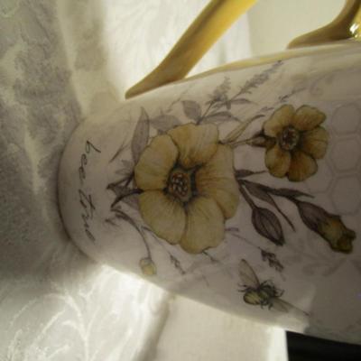 Certified International large ceramic mugs, set of 4 with Bee design
