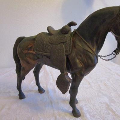 Heavy horse statue (bronze?) with removable saddle