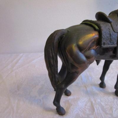 Heavy horse statue (bronze?) with removable saddle