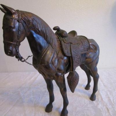 Heavy horse statue (bronze?) with removable saddle