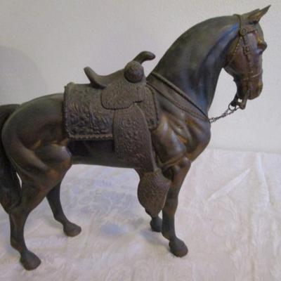 Heavy horse statue (bronze?) with removable saddle