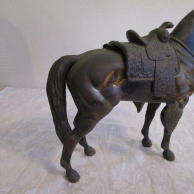 Heavy horse statue (bronze?) with removable saddle