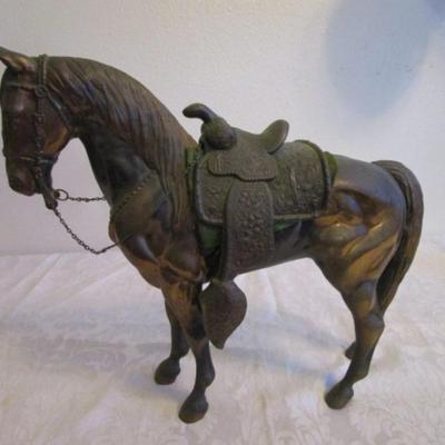 Heavy horse statue (bronze?) with removable saddle
