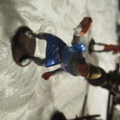 Medieval warriors & crossbow (figurines)