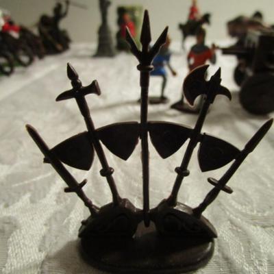 Medieval warriors & crossbow (figurines)